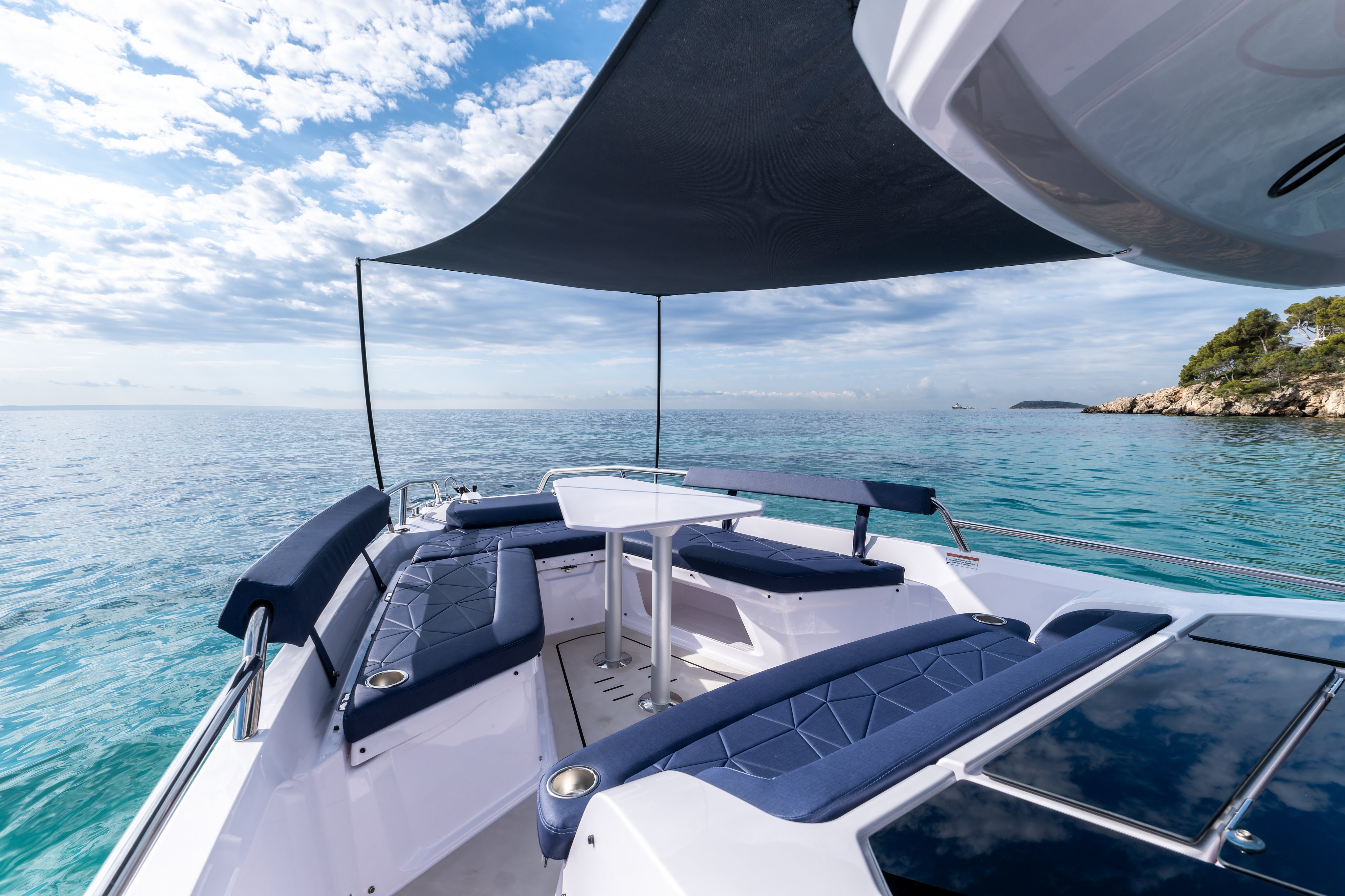 Axopar 29 XC Cross Cabin — photo 3