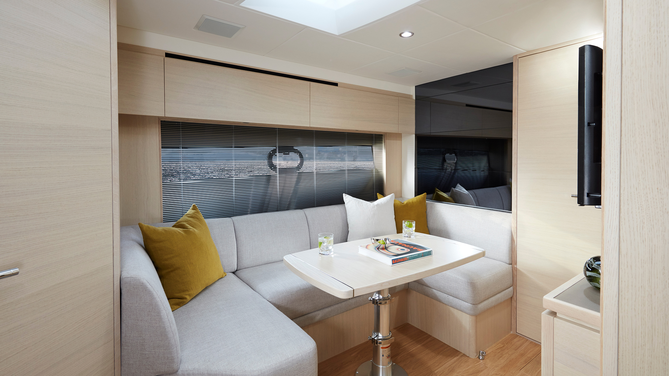 Princess V40 — photo 2