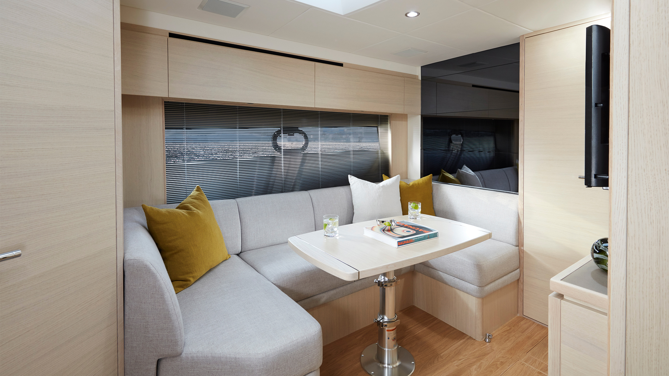 Princess V40 — photo 7