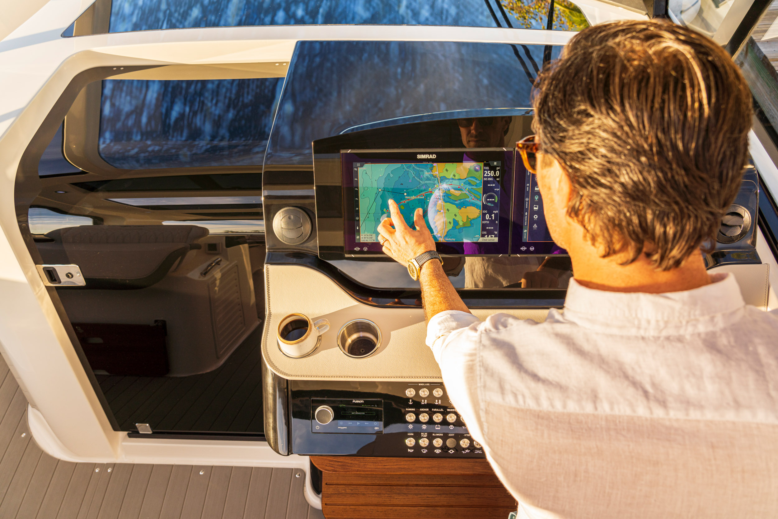 Sea Ray Sundancer 370 — photo 9