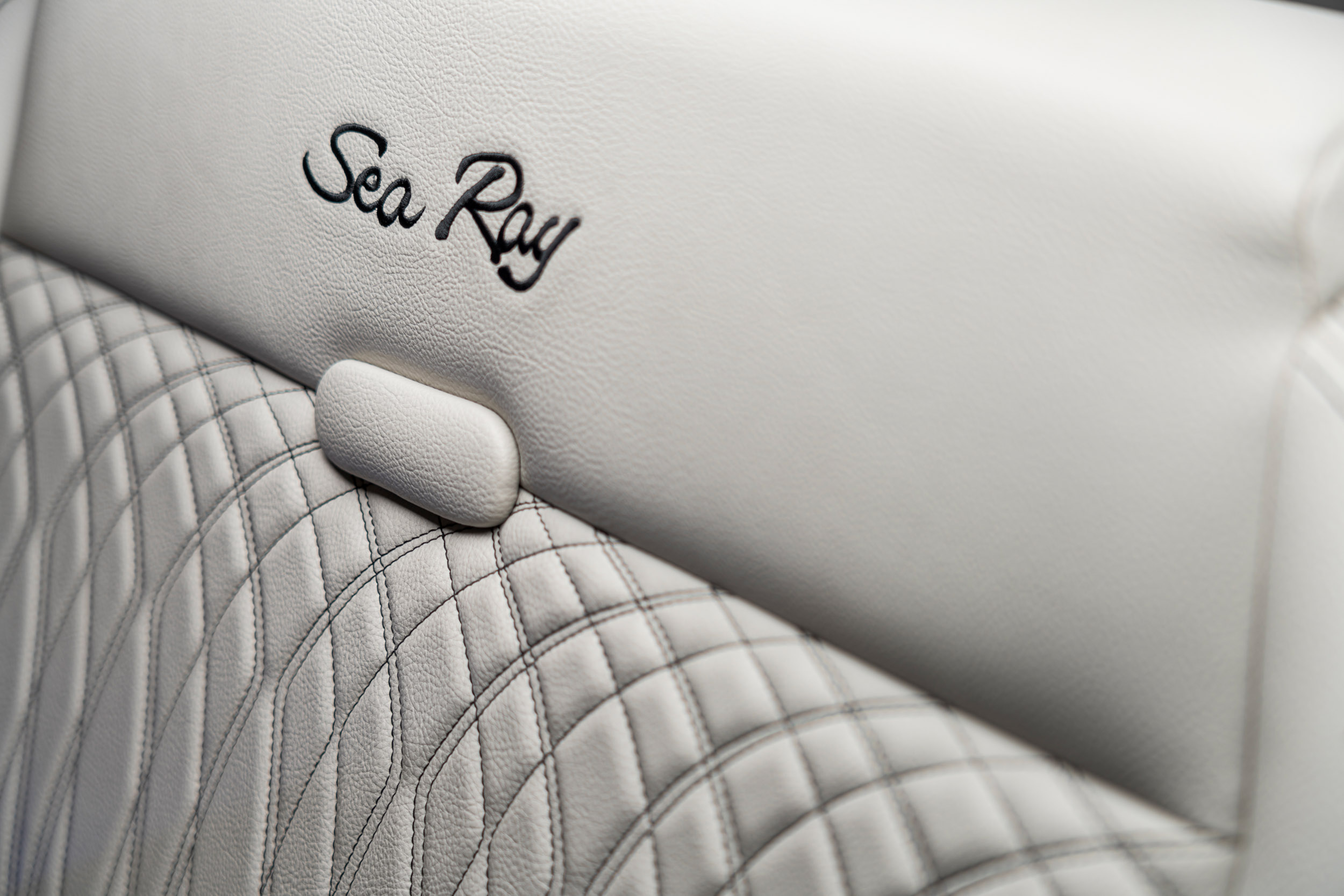 Sea Ray Sundancer 370 — photo 3