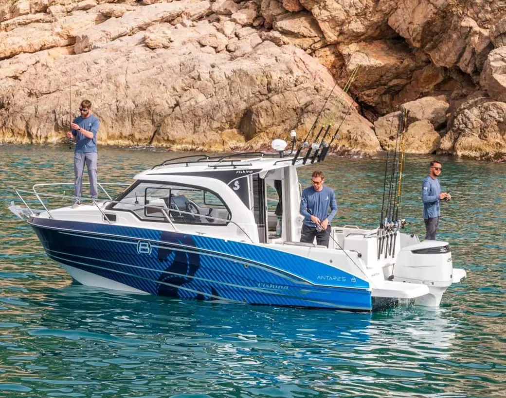 Beneteau Antares 8 Fishing