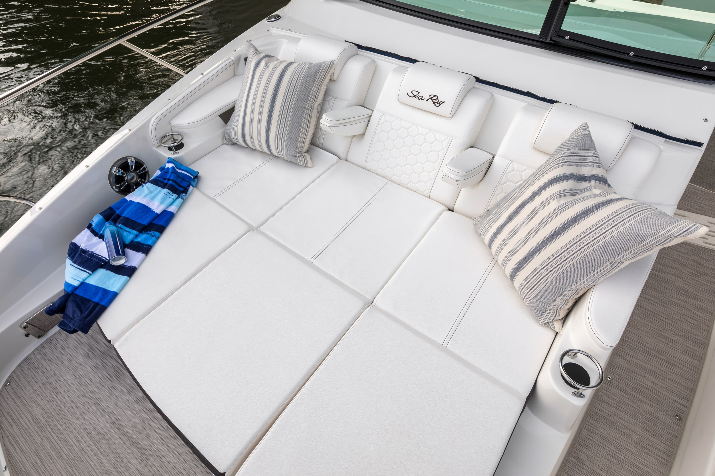 Sea Ray Sundancer 320 Outboard — photo 4