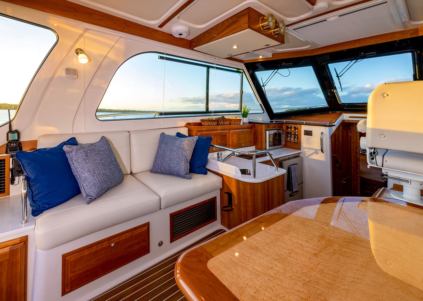 Back Cove Yachts 372 — photo 8