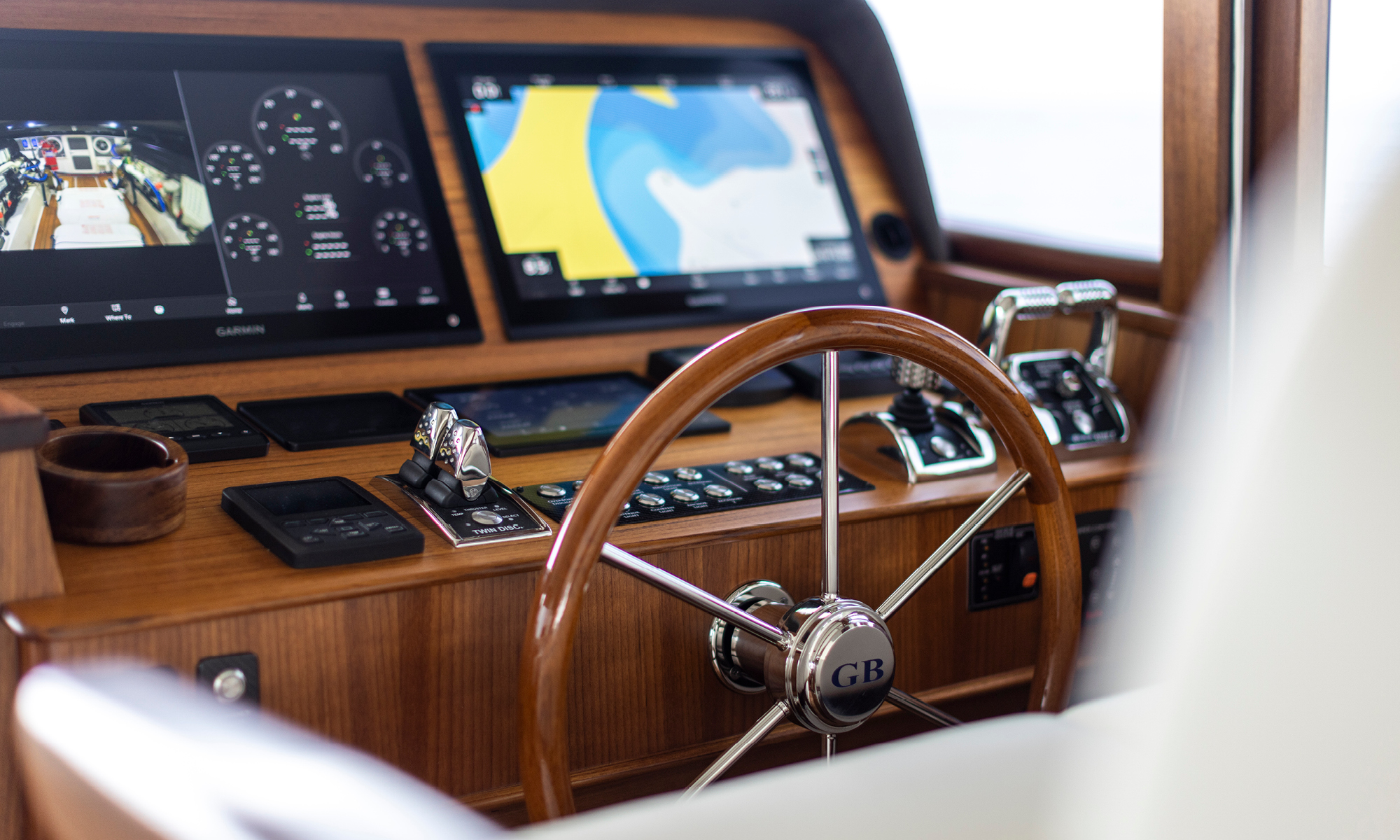 Grand Banks 62 — photo 4