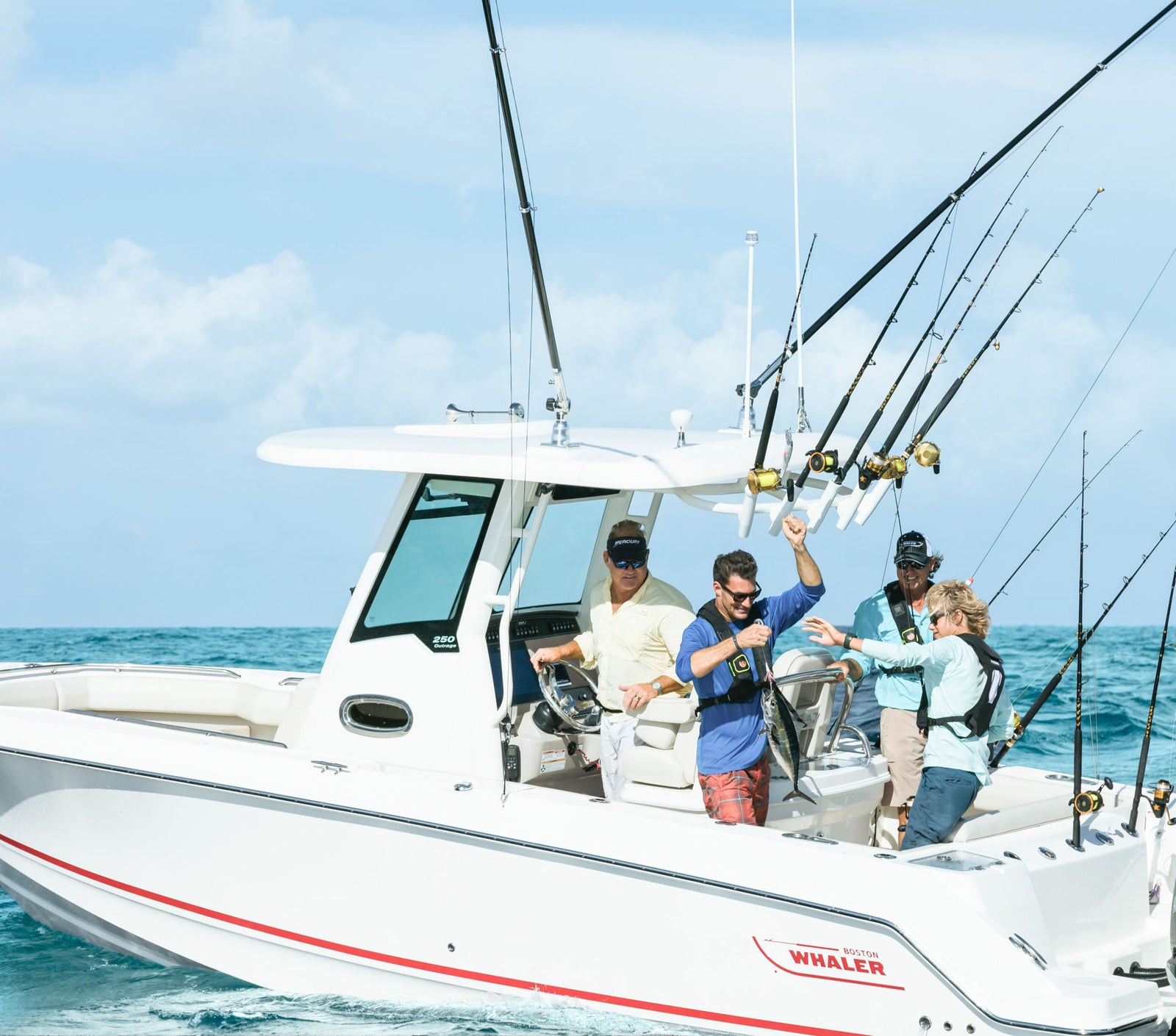 Boston Whaler 250 Outrage — photo 3