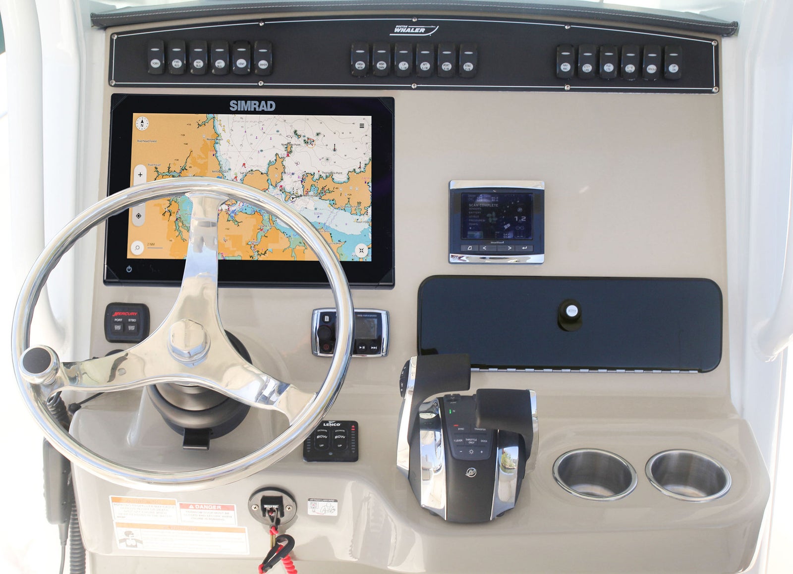 Boston Whaler 250 Outrage — photo 5