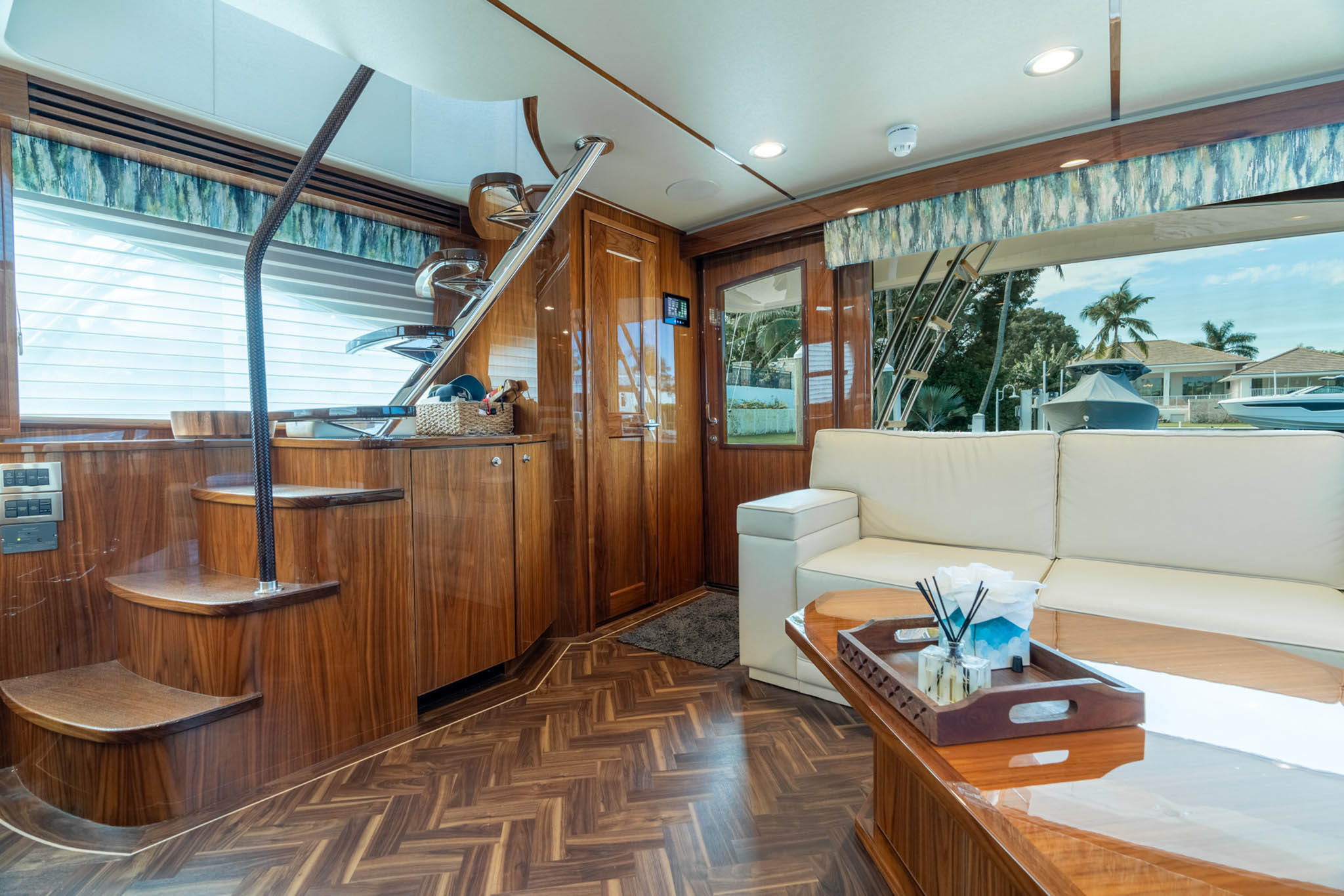 Viking Yachts 68 Enclosed Bridge — photo 7