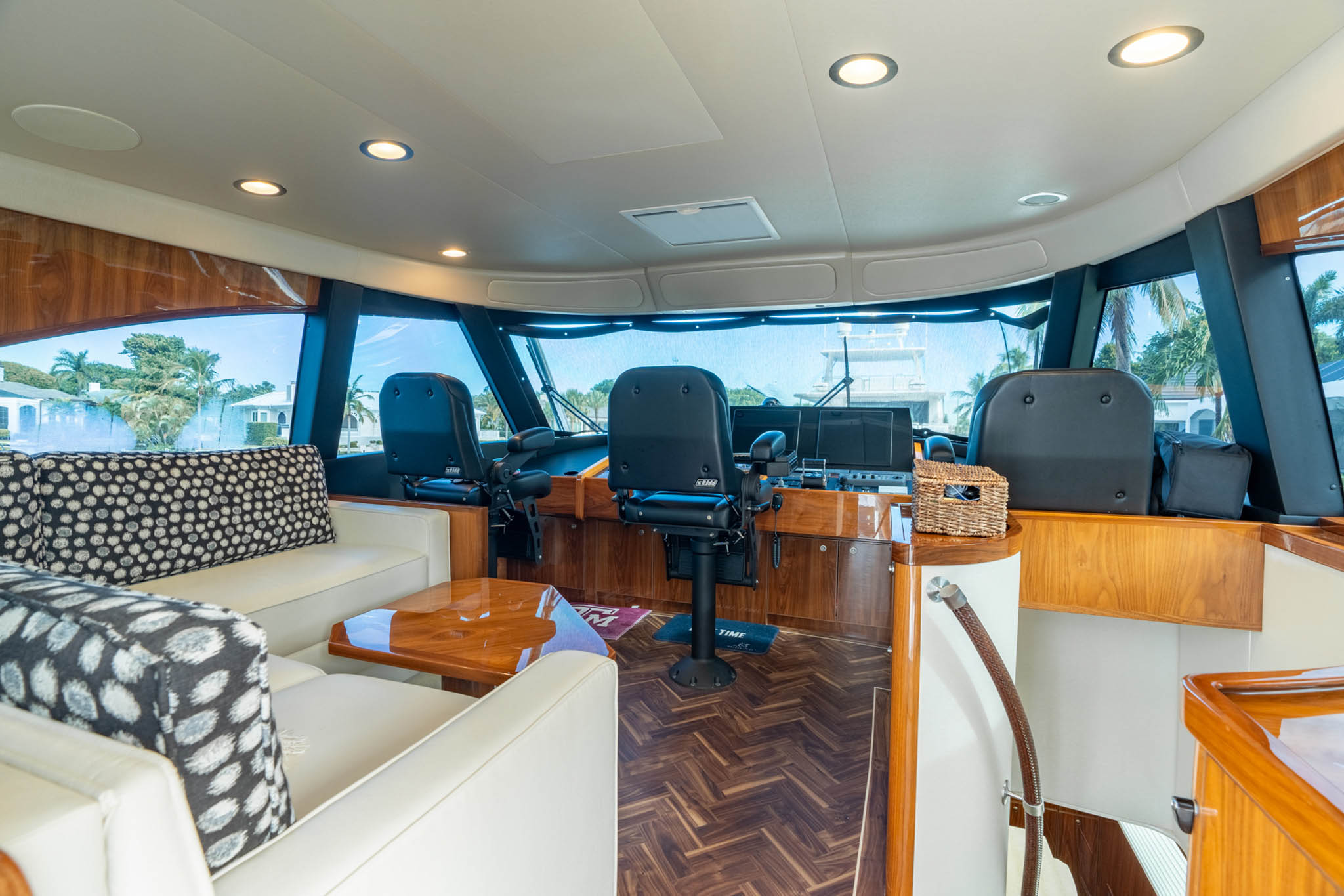 Viking Yachts 68 Enclosed Bridge — photo 8