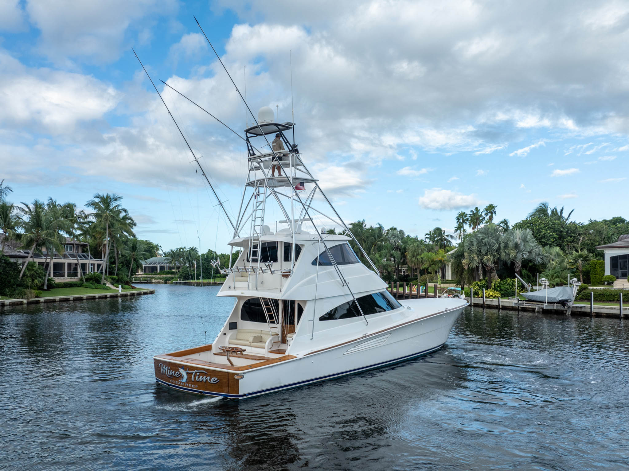 Viking Yachts 68 Enclosed Bridge — photo 4