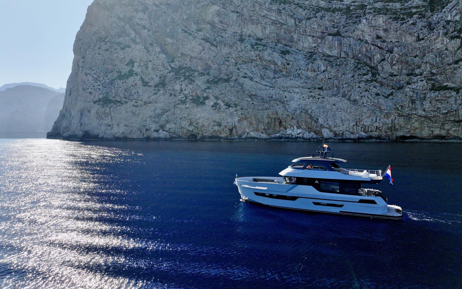 Outer Reef Yachts 780 Adventure — photo 4
