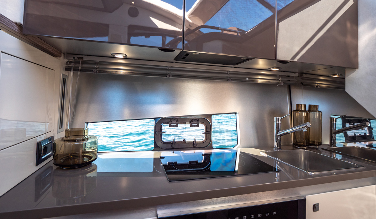 Sessa Marine C42 — photo 10