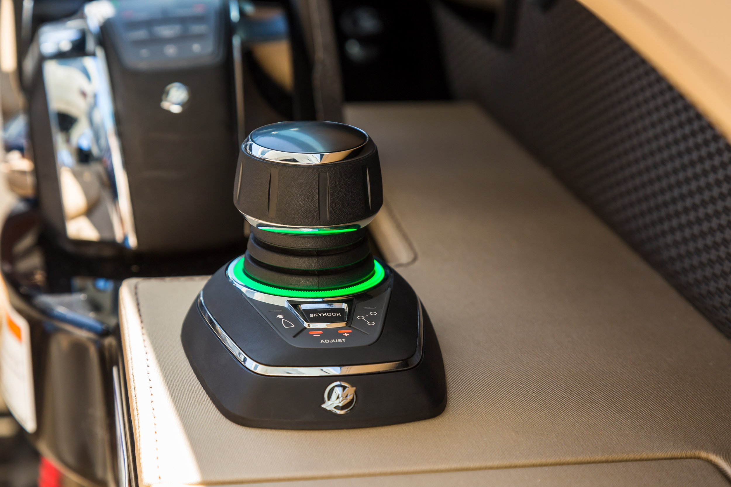 Sea Ray SLX 400 Outboard — photo 7