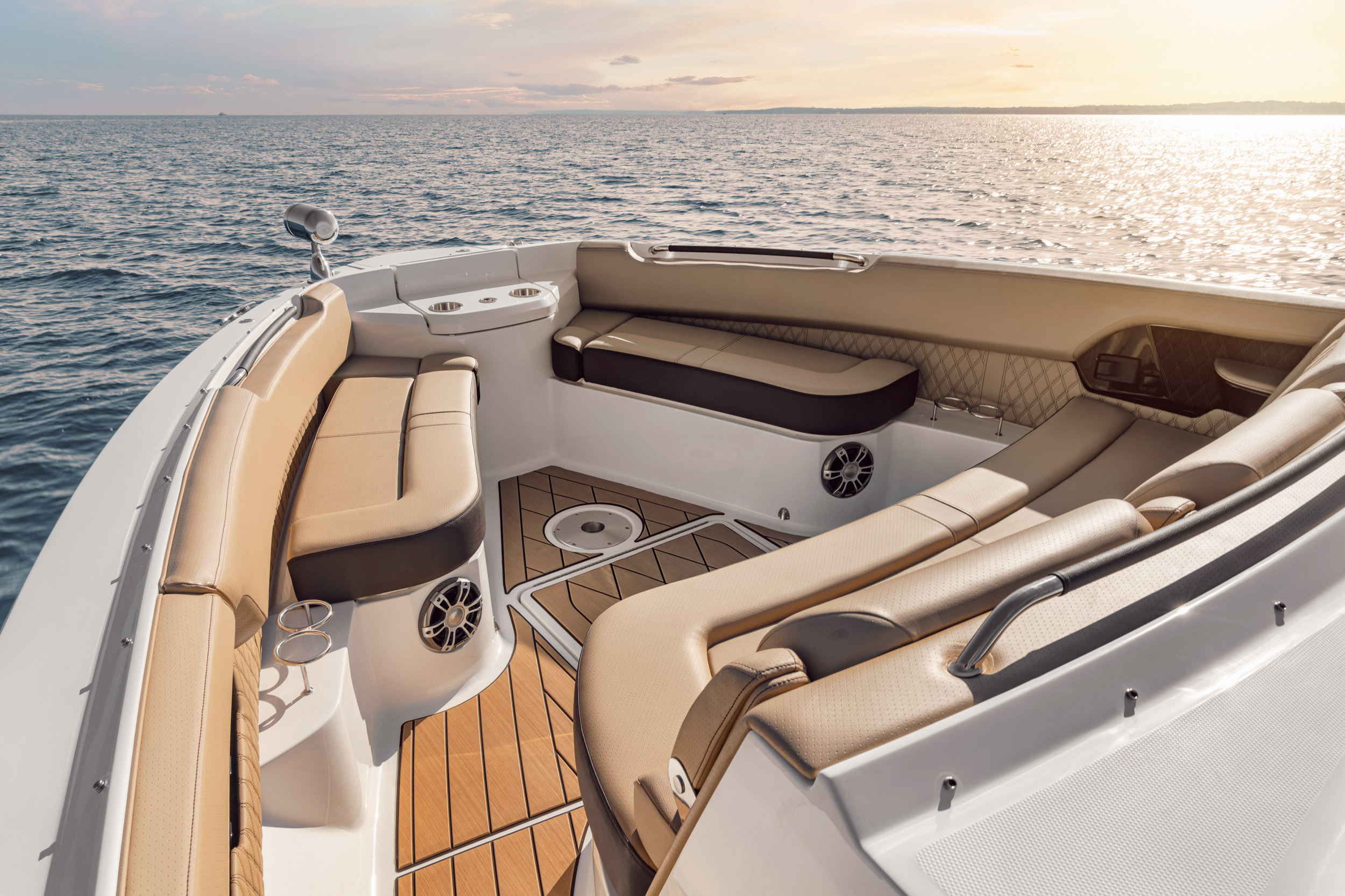 Sea Ray SLX 400 Outboard — photo 2