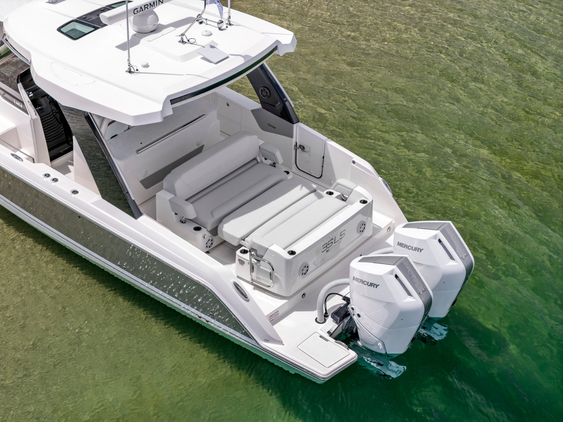 Tiara Yachts 35 LS — photo 5