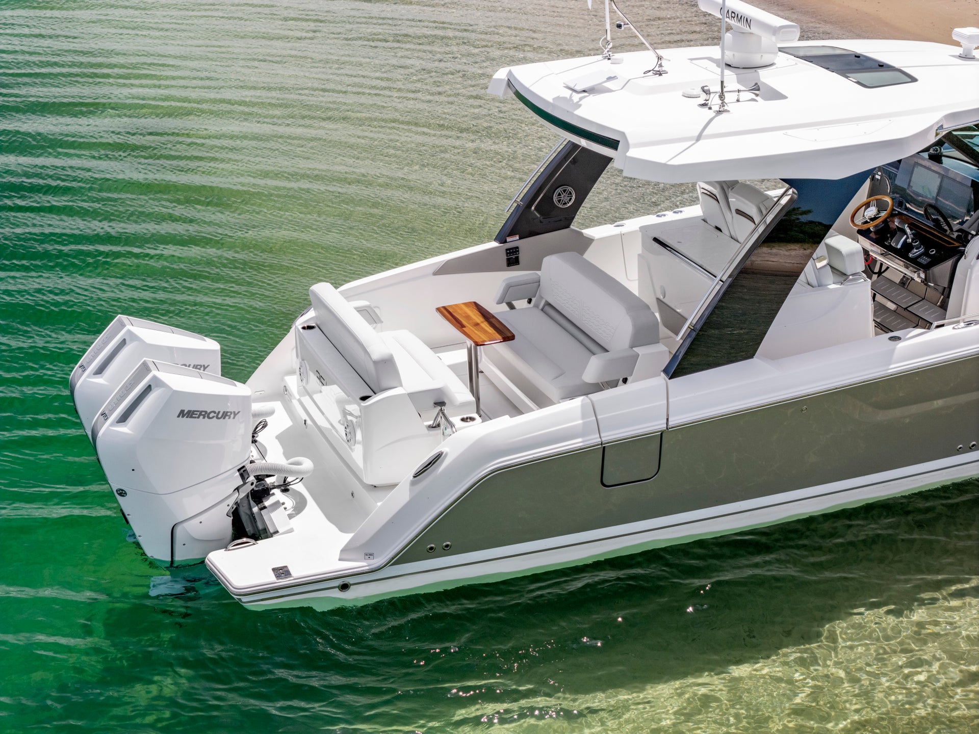 Tiara Yachts 35 LS — photo 4