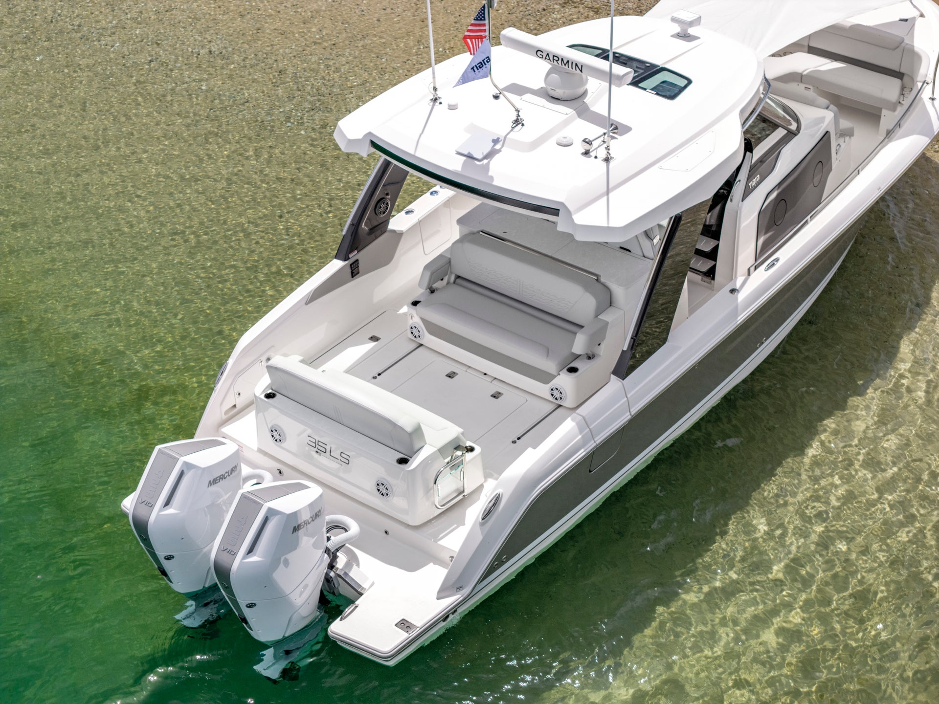 Tiara Yachts 35 LS — photo 8