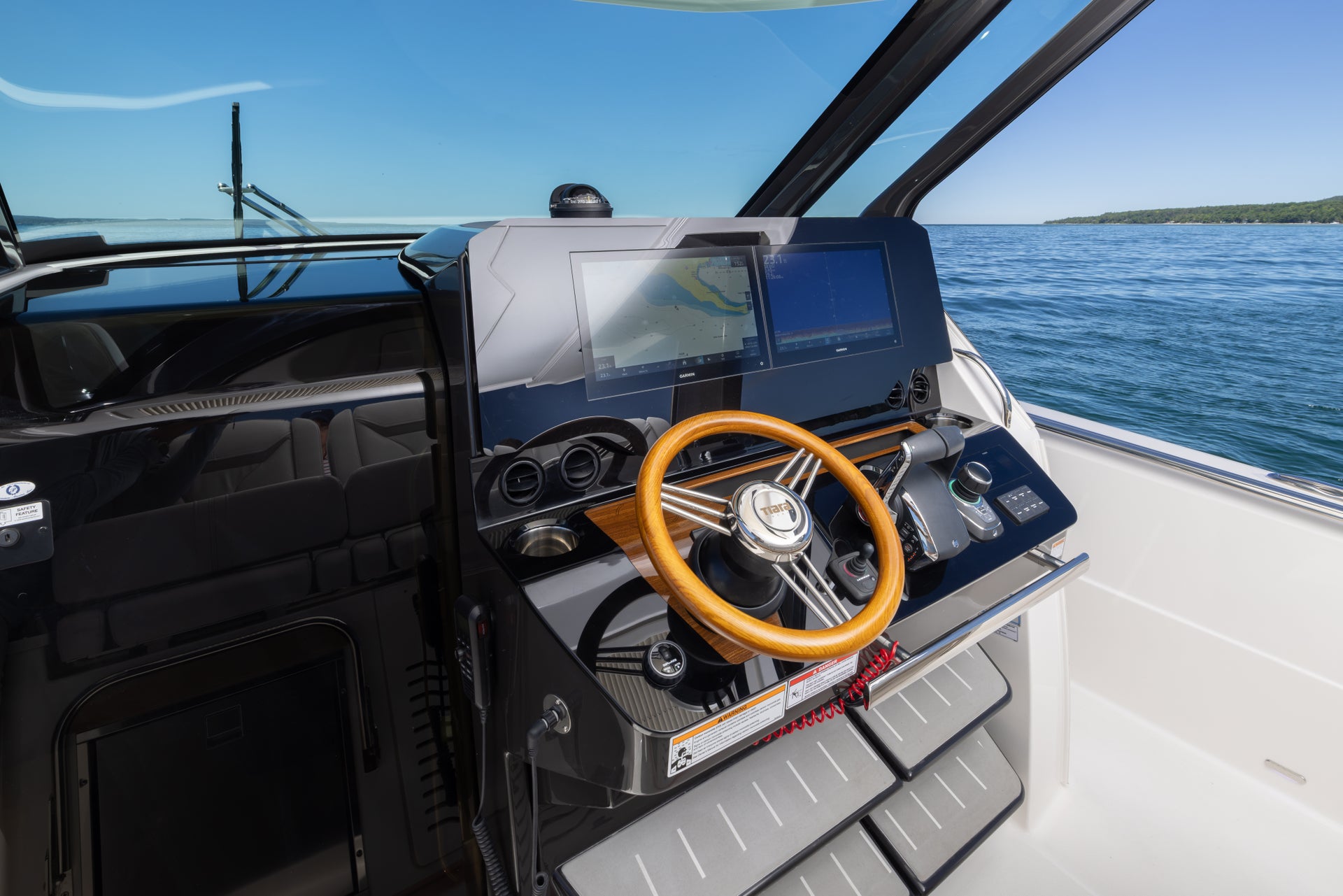Tiara Yachts 35 LS — photo 10