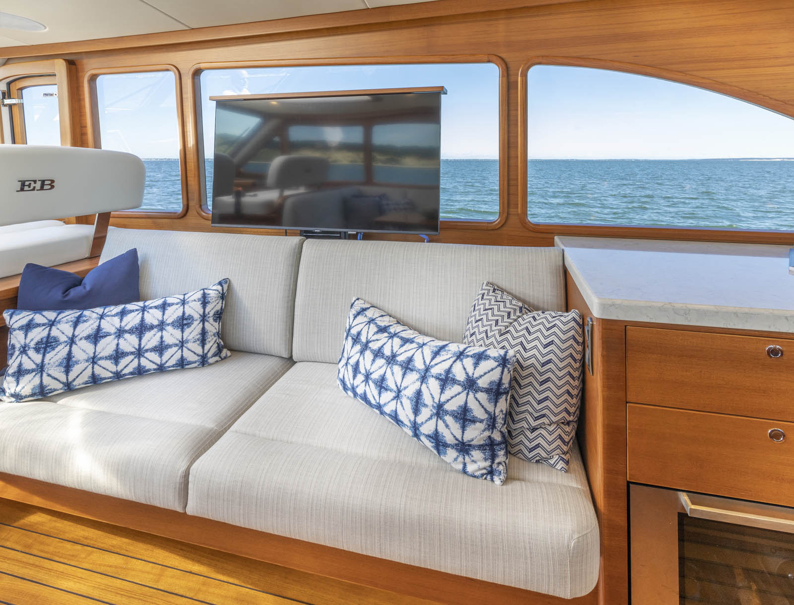 Grand Banks Yachts Eastbay 60 — photo 5