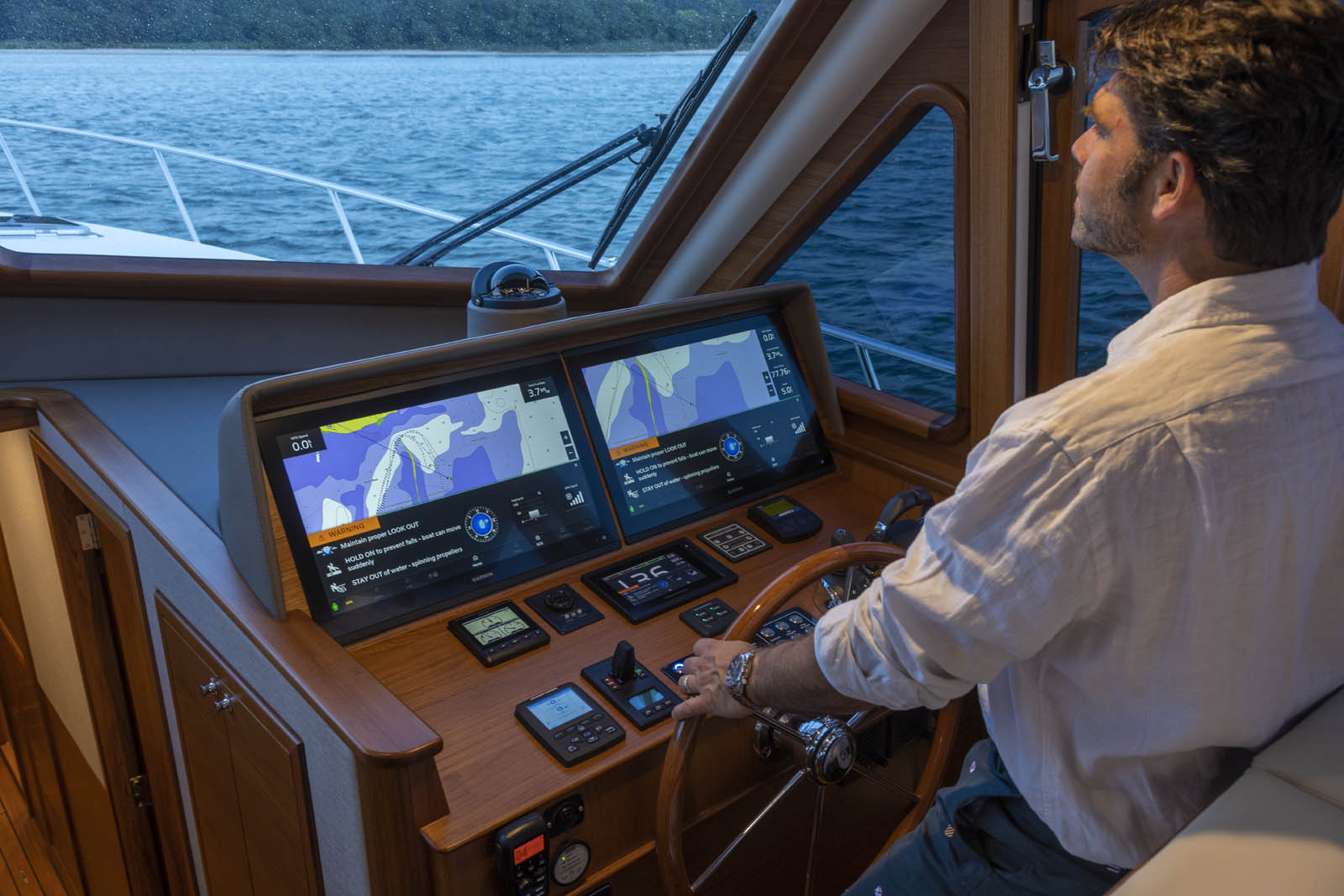 Grand Banks Yachts Eastbay 60 — photo 6