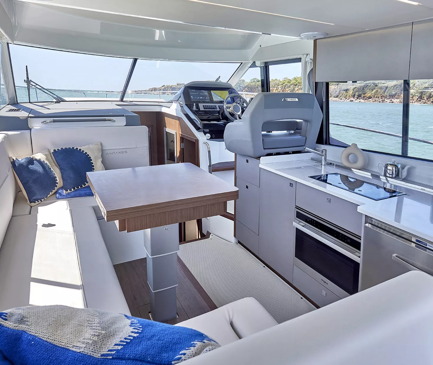 Beneteau Antares 12 Fly — photo 8
