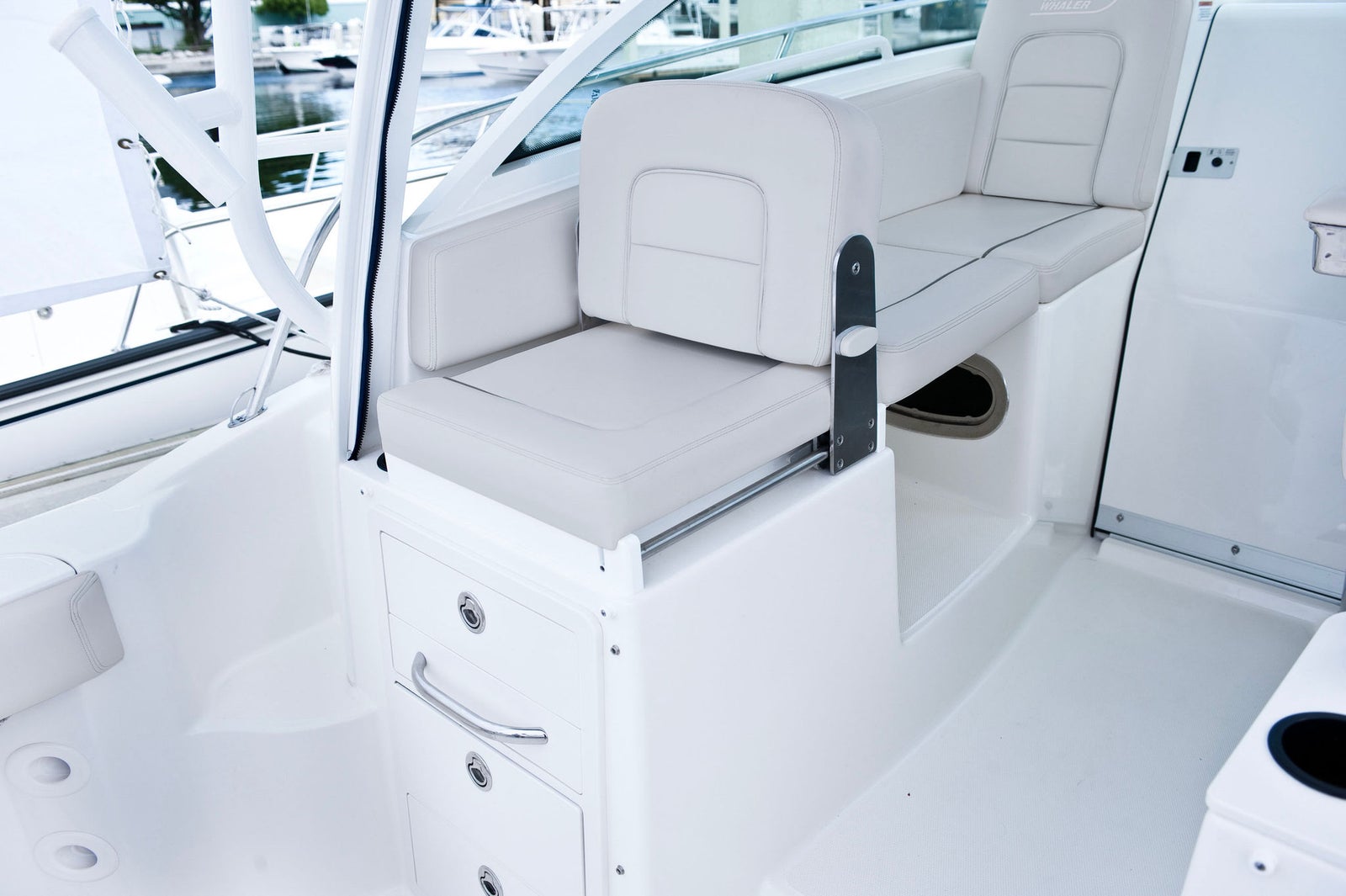 Boston Whaler 285 Conquest — photo 4