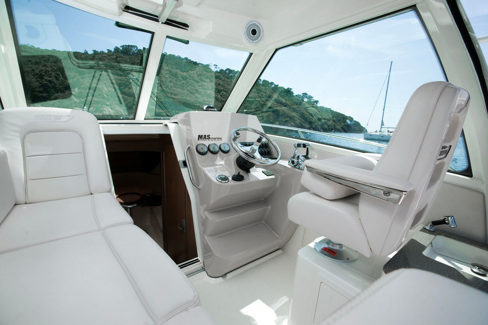 Boston Whaler 285 Conquest — photo 5