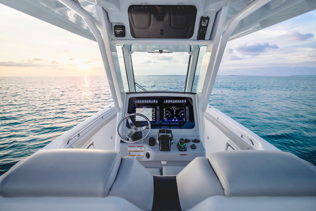 Boston Whaler 290 Outrage — photo 4