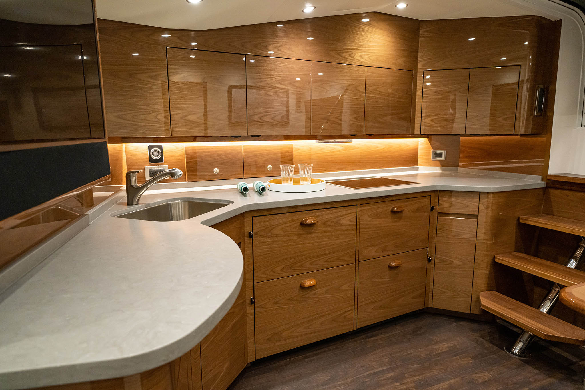 Viking Yachts 54 Open Express — photo 9