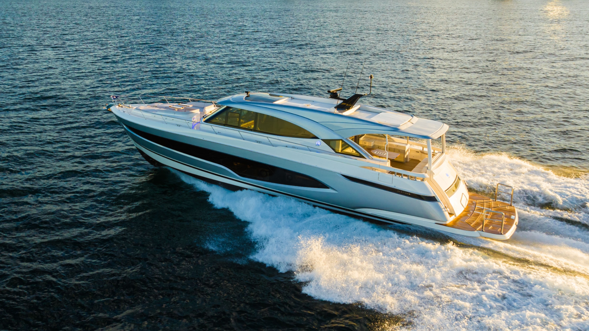 Riviera 6800 Sport Yacht Platinum Edition — photo 4