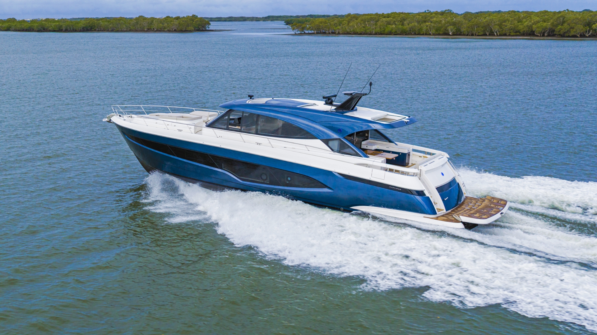 Riviera 6800 Sport Yacht Platinum Edition — photo 7
