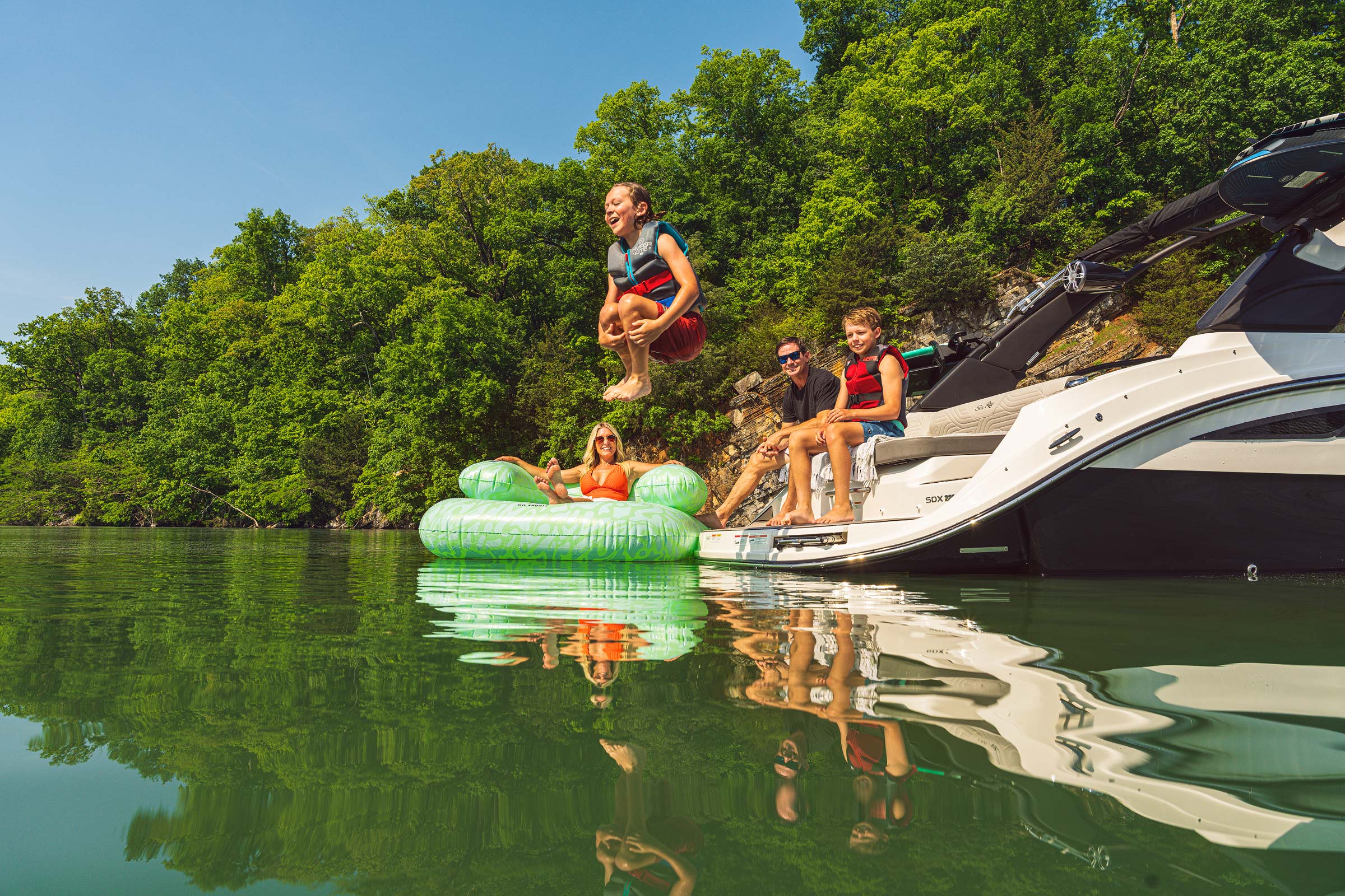 Sea Ray SDX 230 Surf — photo 8