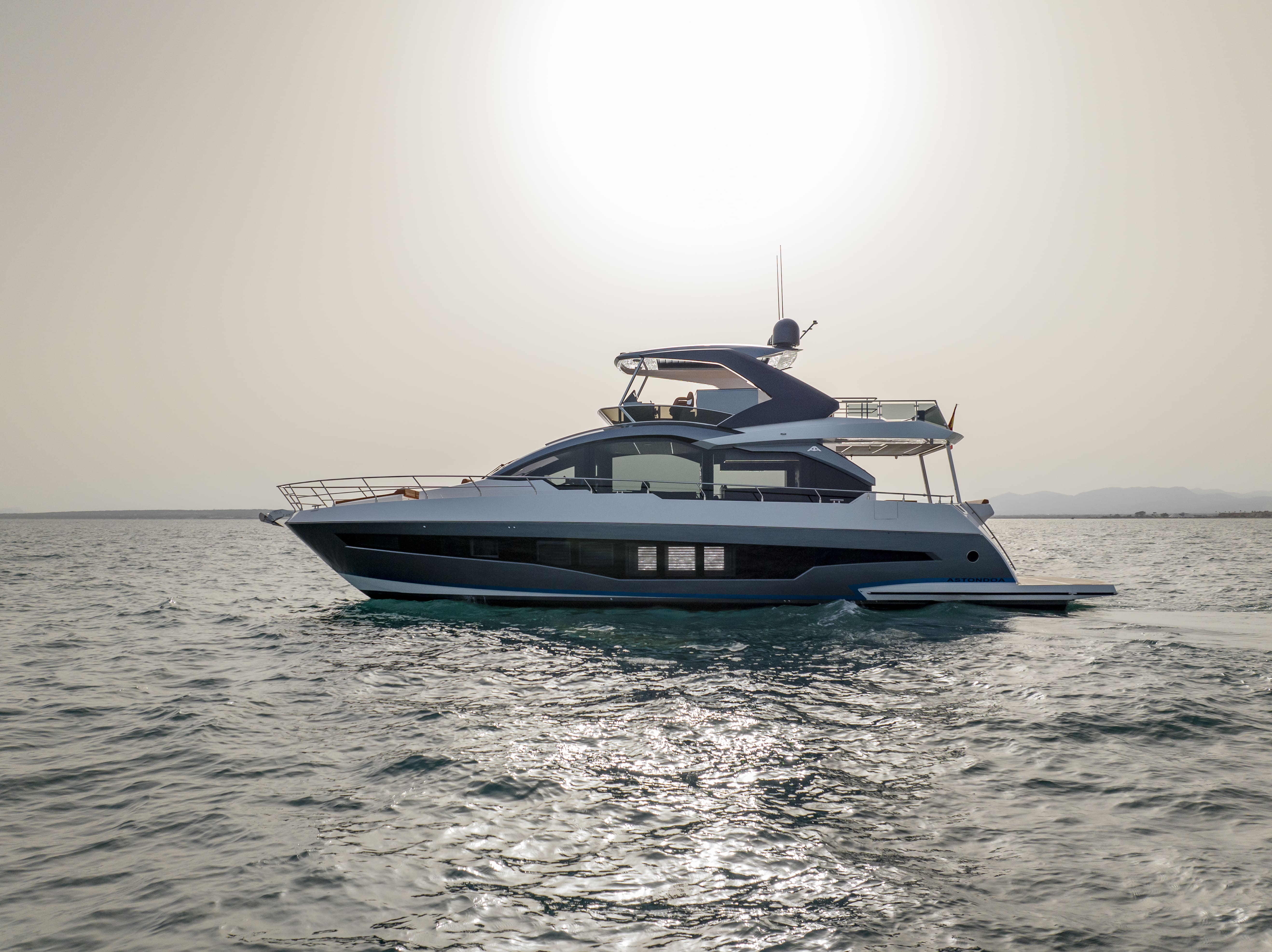 Astondoa 66 Flybridge — photo 3