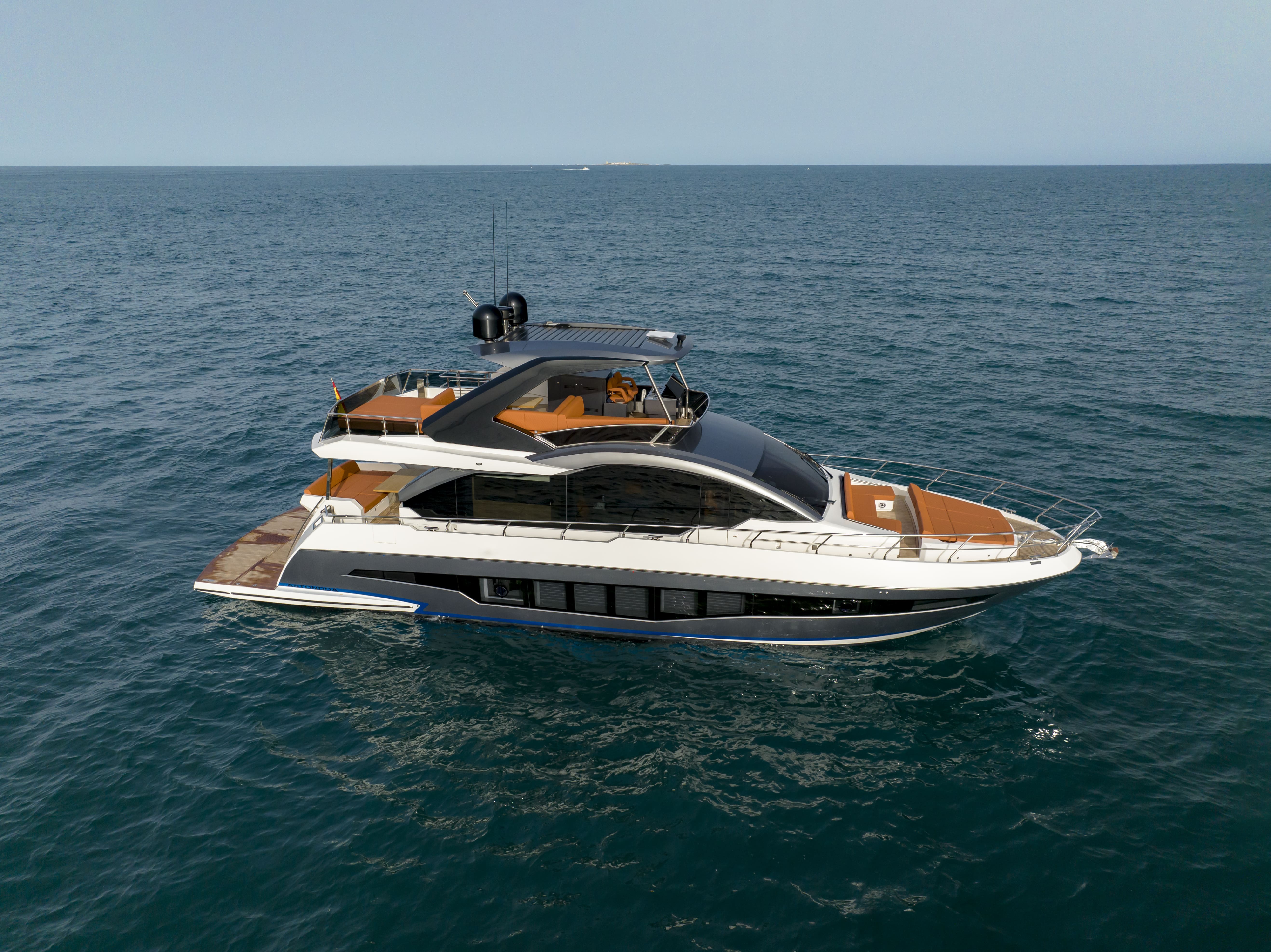 Astondoa 66 Flybridge — photo 8