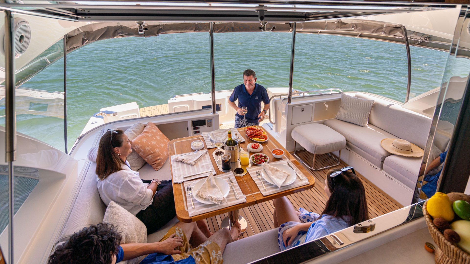 Riviera 58 Sports Motor Yacht — photo 9