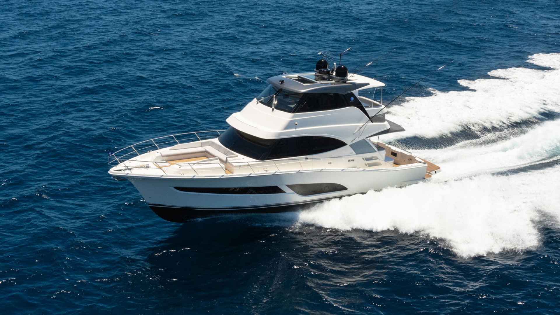 Riviera 58 Sports Motor Yacht — photo 4