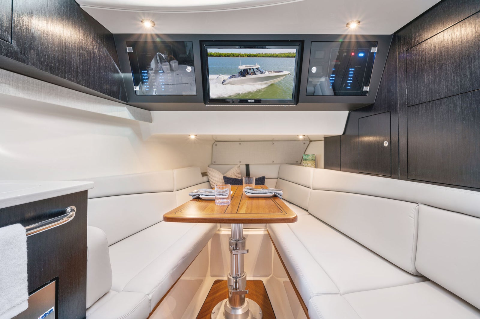 Boston Whaler 380 Realm — 照片 6