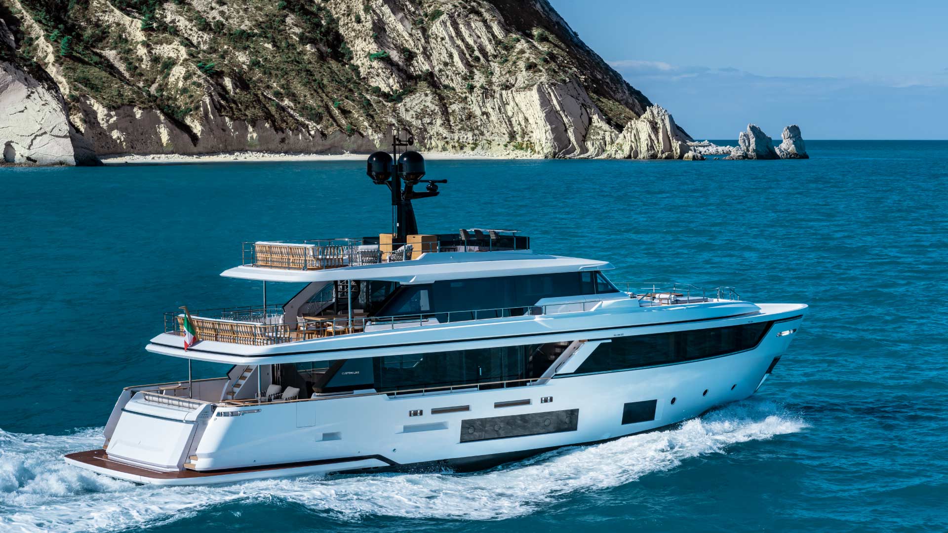 Custom Line Navetta 30 — photo 6