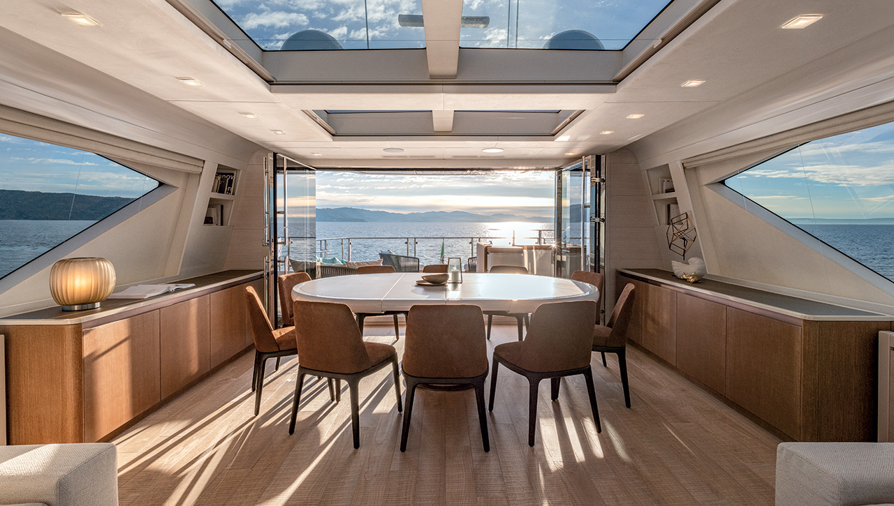Monte Carlo Yachts MCY 105 Skylounge — photo 10