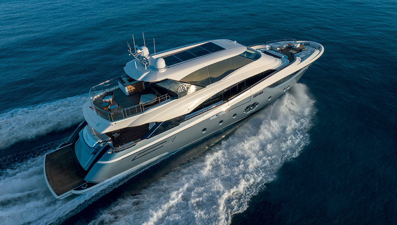 Monte Carlo Yachts MCY 105 Skylounge — photo 2