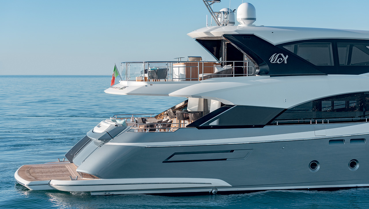 Monte Carlo Yachts MCY 105 Skylounge — photo 7