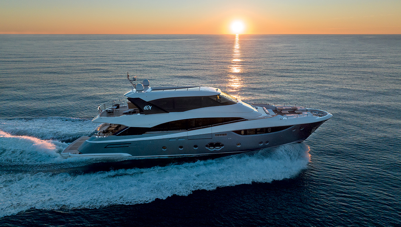 Monte Carlo Yachts MCY 105 Skylounge — photo 4