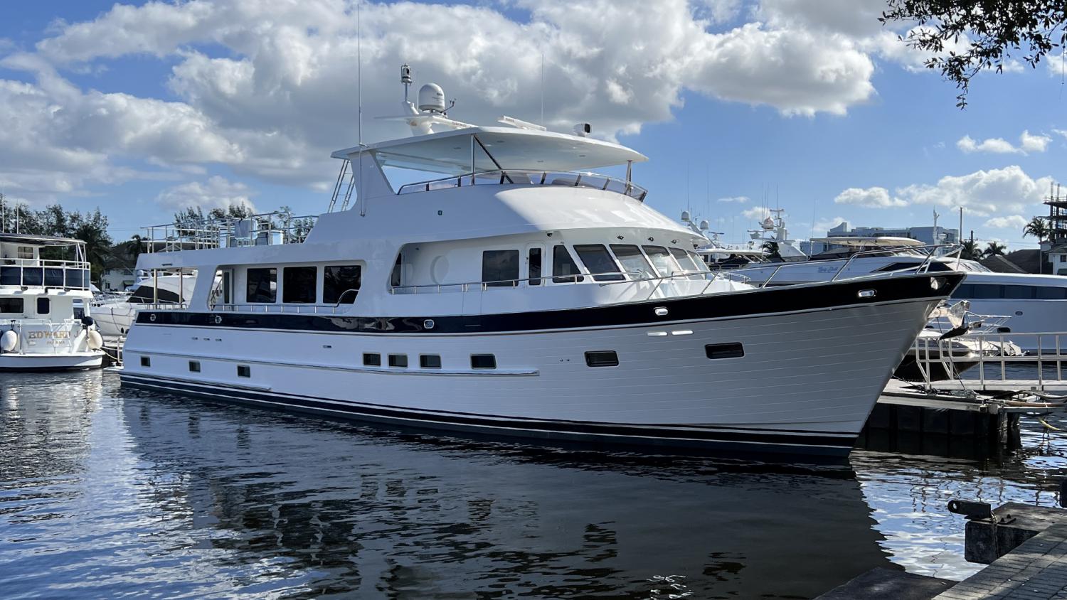 Outer Reef Yachts 900 Motoryacht — photo 2