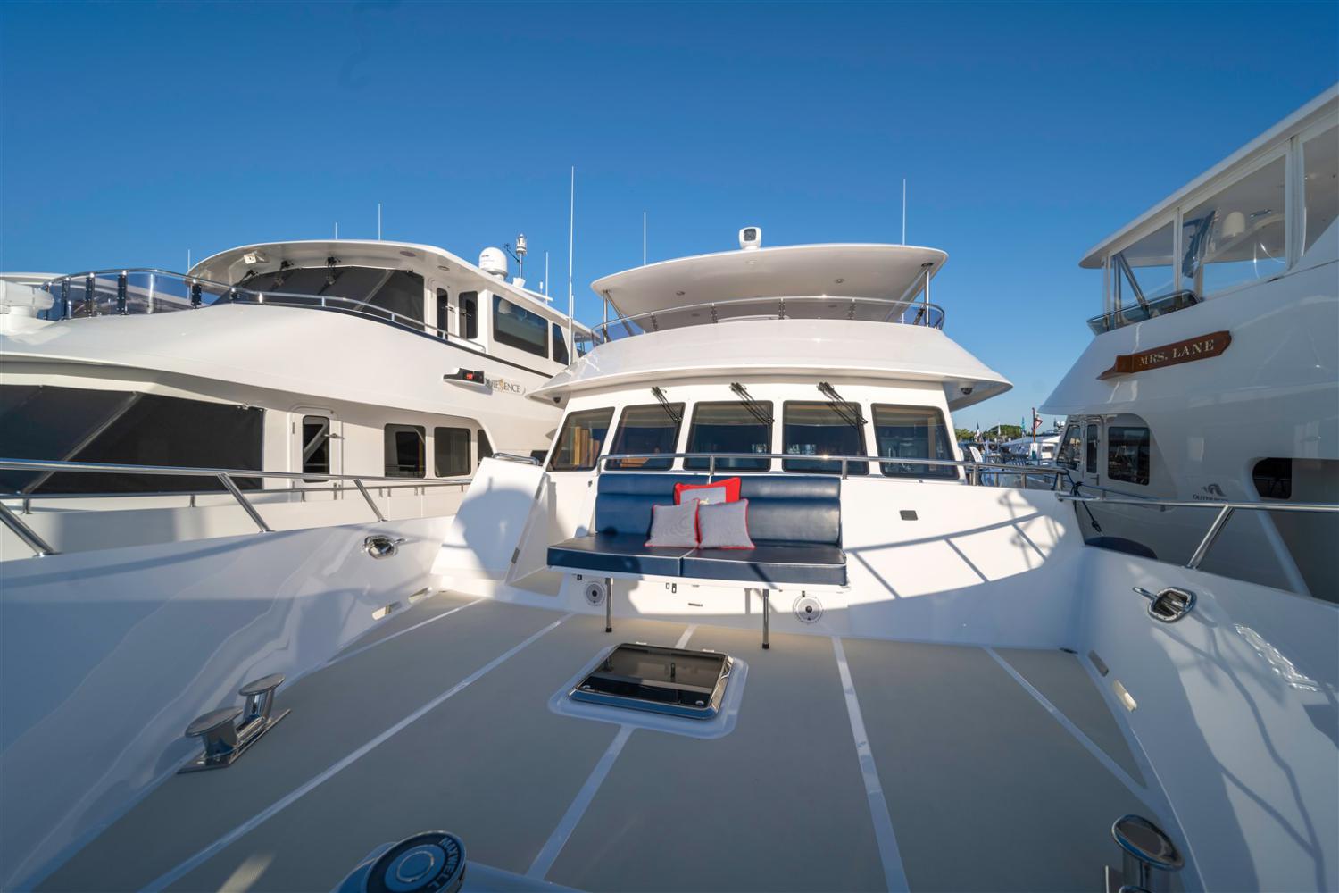 Outer Reef Yachts 900 Motoryacht — photo 5