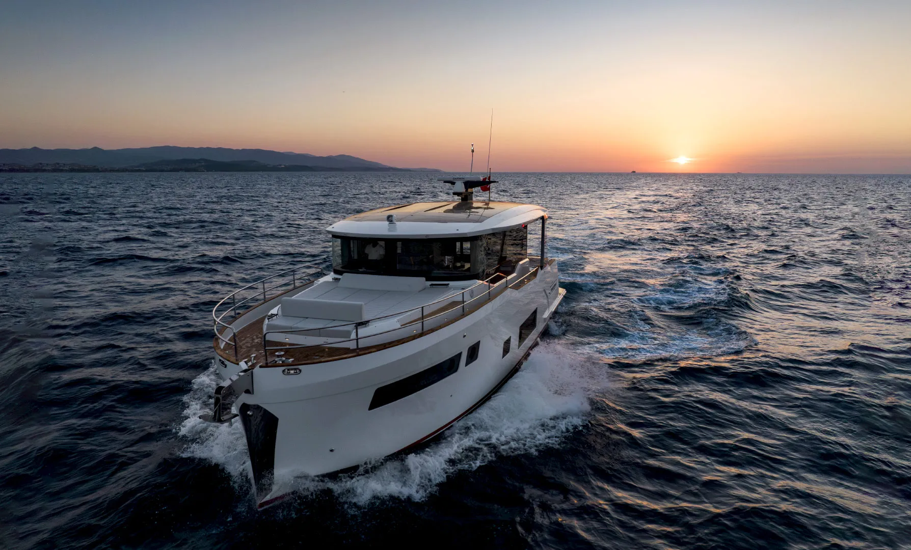 Sirena 48 Coupe Hybrid — foto 2