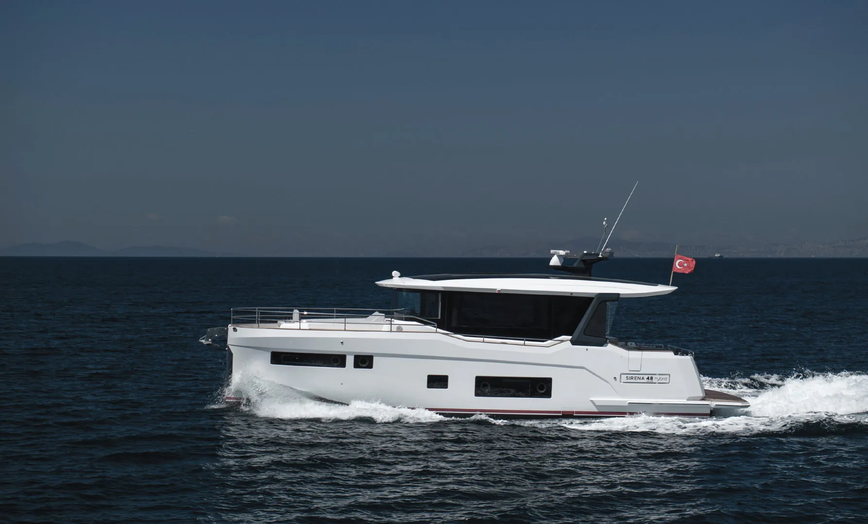 Sirena 48 Coupe Hybrid — foto 7