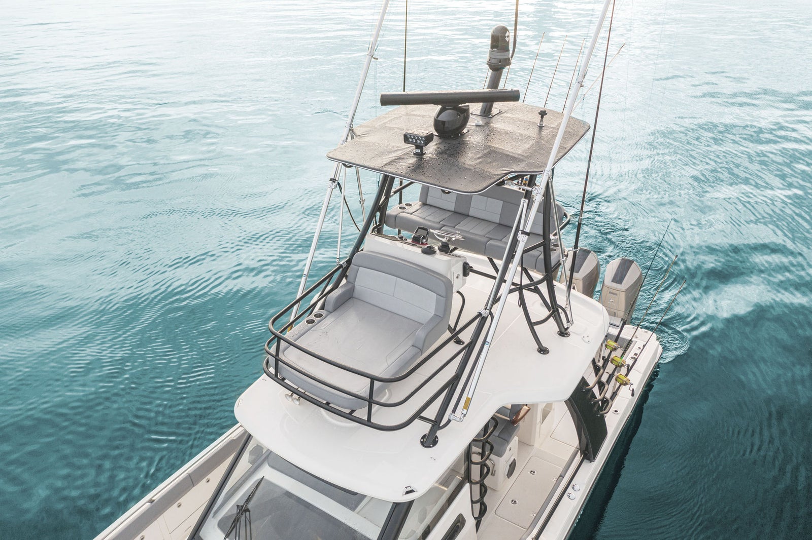 Boston Whaler 420 Outrage — photo 6