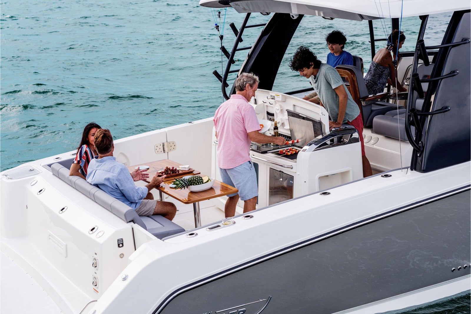 Boston Whaler 420 Outrage — photo 7