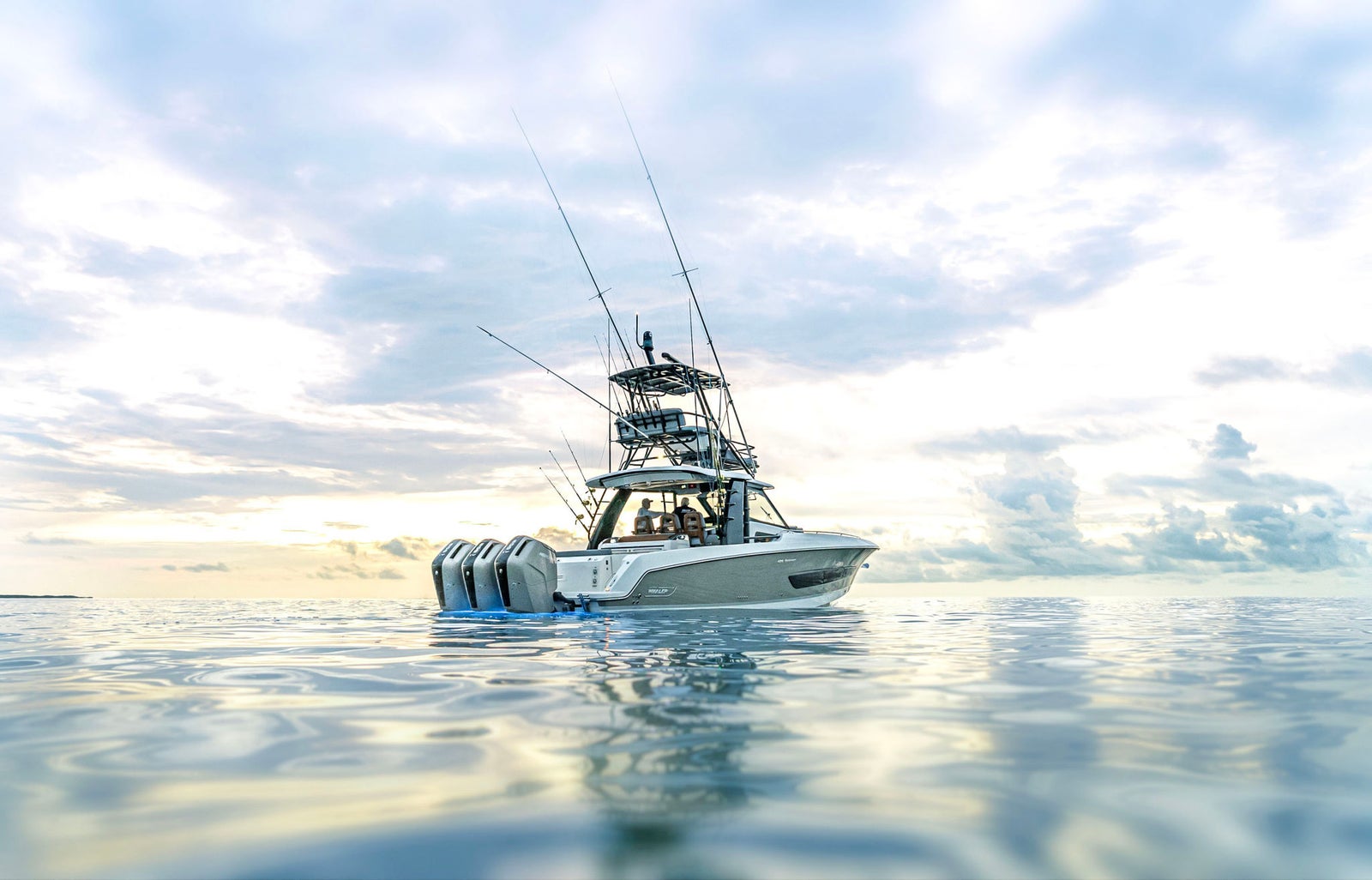Boston Whaler 420 Outrage — photo 8