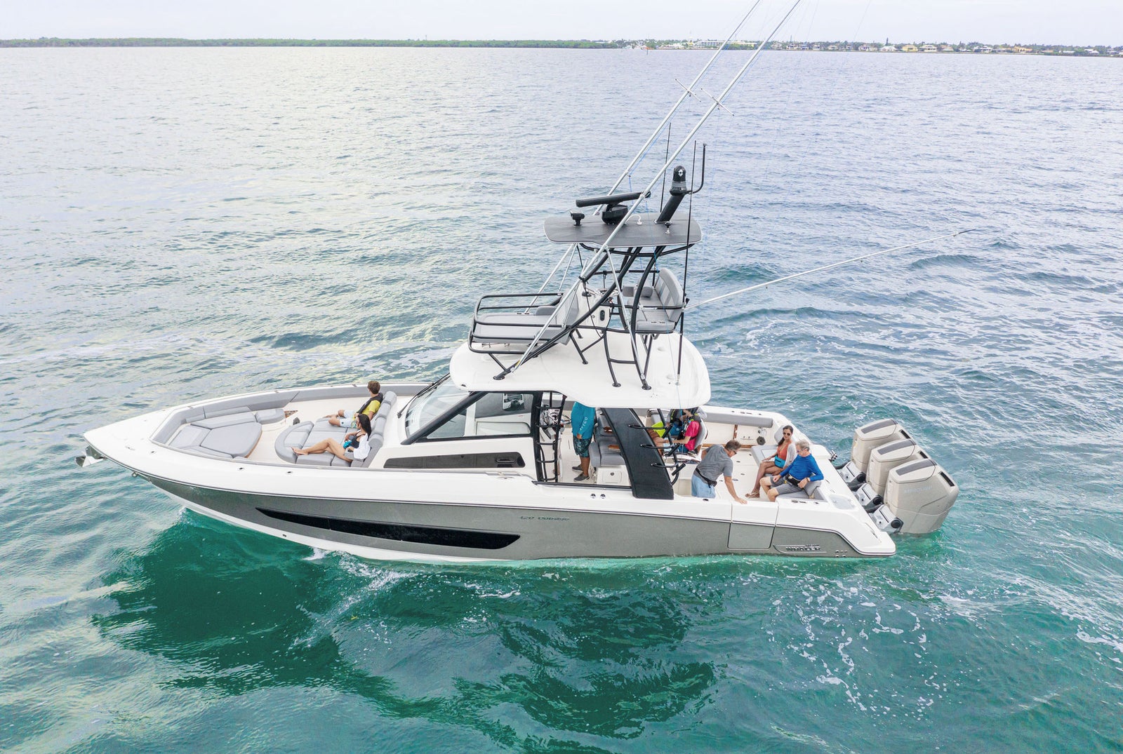 Boston Whaler 420 Outrage — photo 2